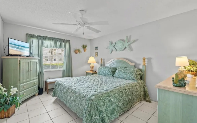 Colony Beach Club 139
