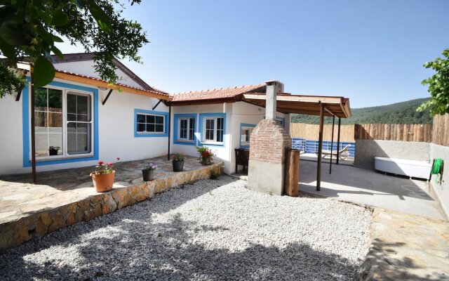 Villa Teo 3 by Helaltatilvillari