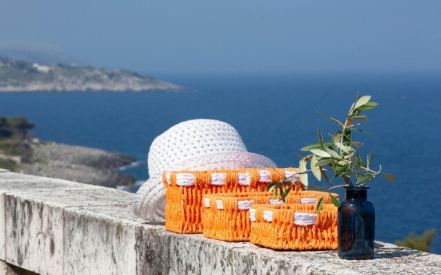 And001 in Andrano With 4 Bedrooms and 2 Bathrooms