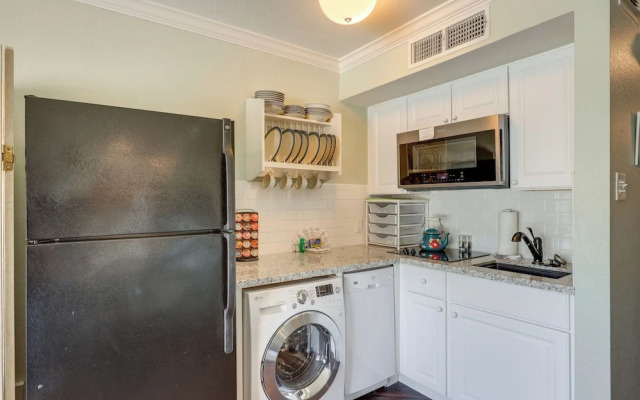 Balcony & Gulf Views: Galveston Condo Near Beach