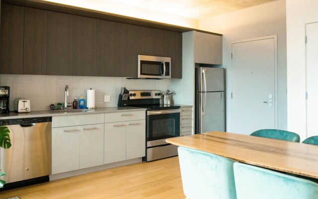 Designer, Spacious 1BD in Historic District