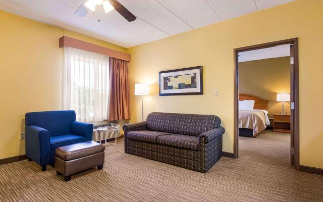 Quality Inn & Suites CVG Airport