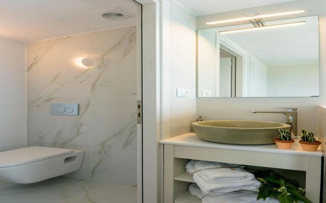 Beachfront 2 Bedroom Villa With Jacuzzi