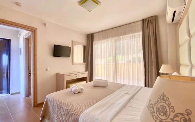 Greek Pride Cronwell Rahoni