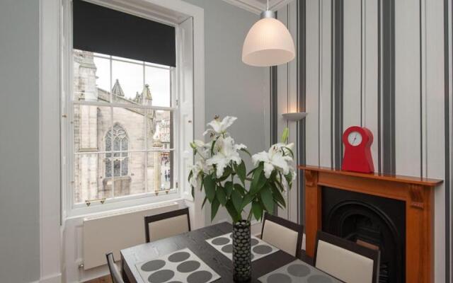 Parliament Sq apt 12 Royal Mile