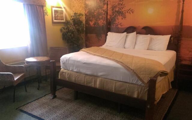 Naugatuck Motor Lodge