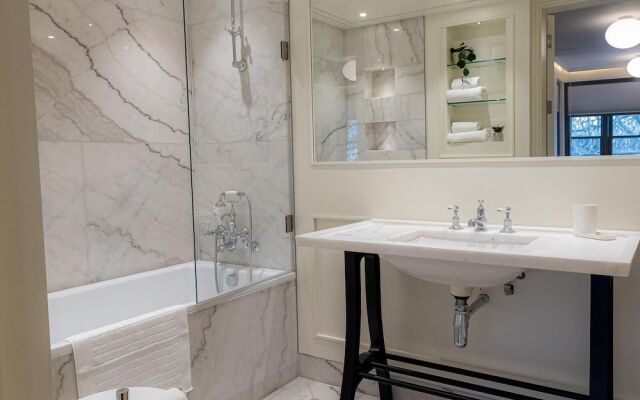 Five Bedroom Near Camden Arts Centre by Bevilla