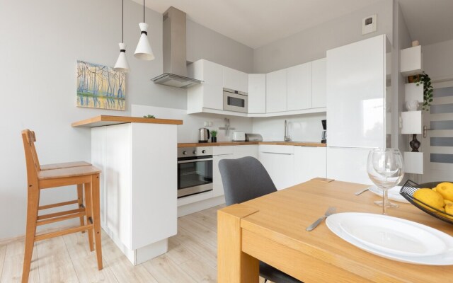 Symboliczna Apartment Warsaw by Renters