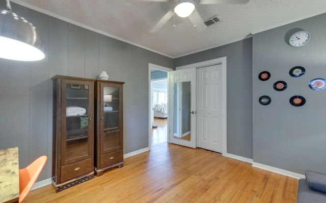 Near Beach & Attractions: Home in Galveston!