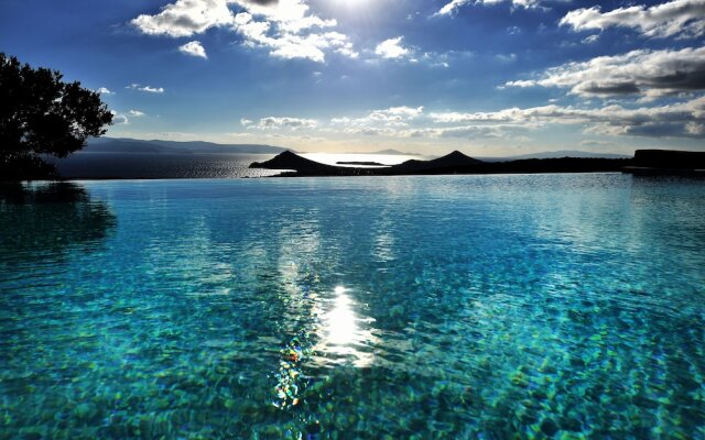 Panoramic Three Villa Complex With Helipad By Villarentalsgr