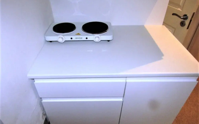 Stylish Private Double En-suite - 1