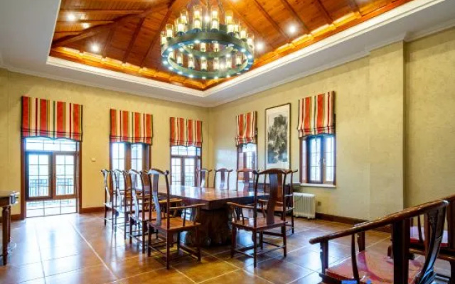 Deep in the mountains, Moon River Villa, a wild luxury holiday homestay