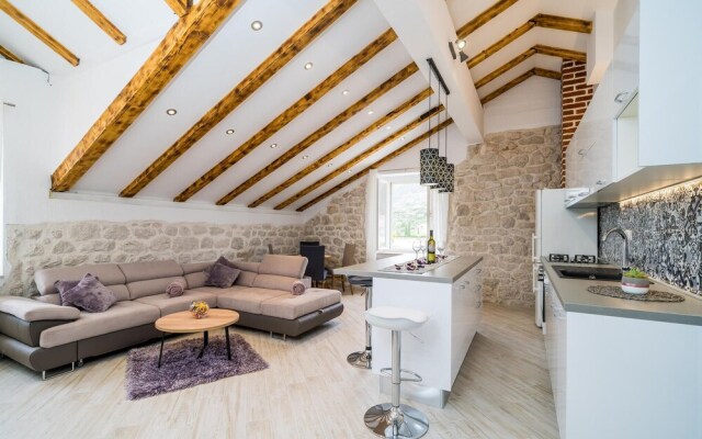 Nice Home in Slano With 6 Bedrooms and Wifi