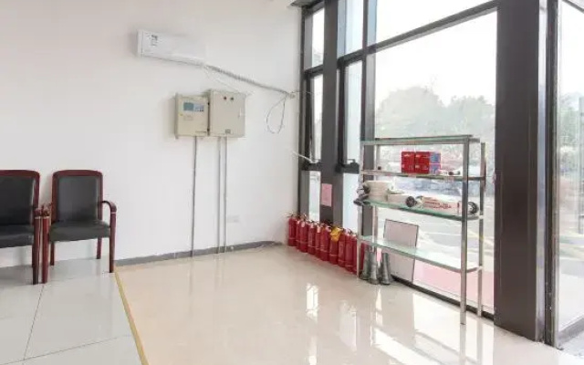 Liya Plaza Hotel (Tonglu Fuchunjiang Branch)