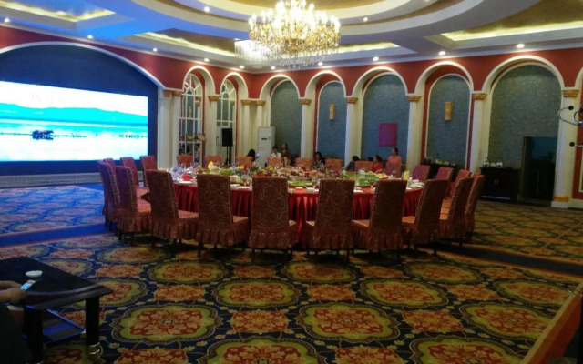 Yili Huacheng Hotel (Liuxing Street)