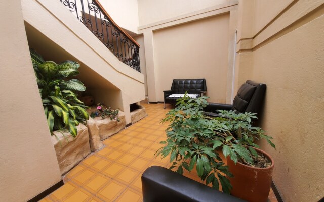 Mariscal Inn & Suites