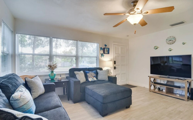Pet-friendly Gulfport Home: Walkable Location!