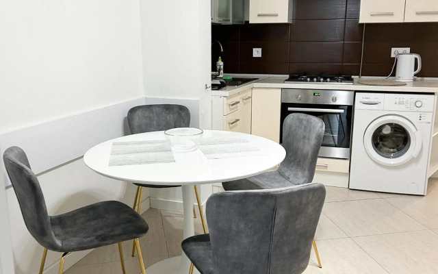 SoVA apartment str Gnatyuka 18