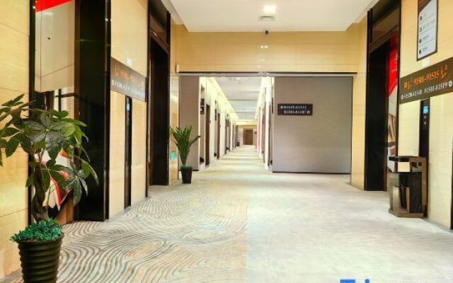 Yongjiang Holiday Hotel+ (Nanning East Railway Station)