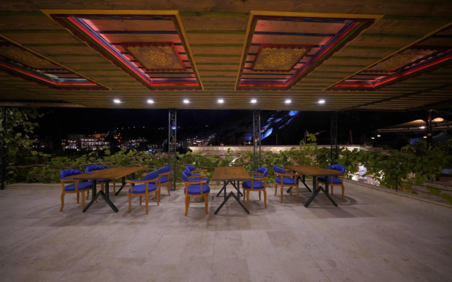 Kayatas Hotel
