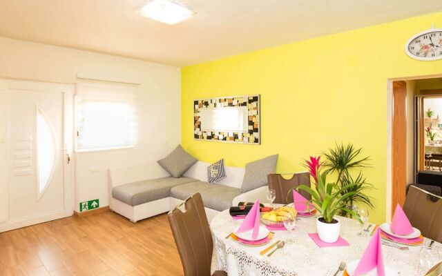 Simplistic Apartment in Vir With Garden