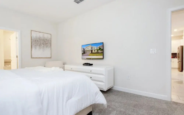 9 Bed 5 Ba Villa with Games, Pool & Spa