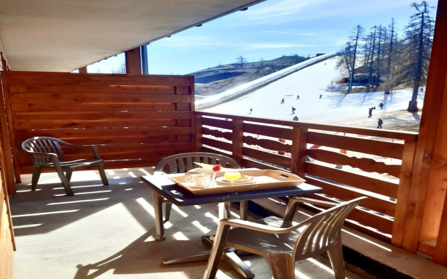Apartment on the Foot of Slopes in Guillaumes