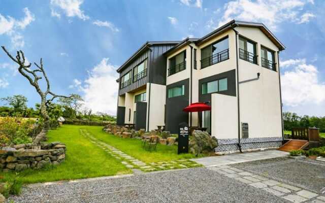 Jeju Bandi House Pension