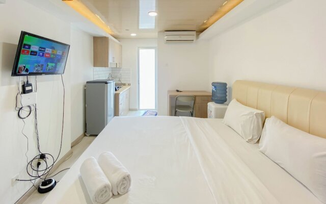 Modern Look Studio At Bassura City Apartment