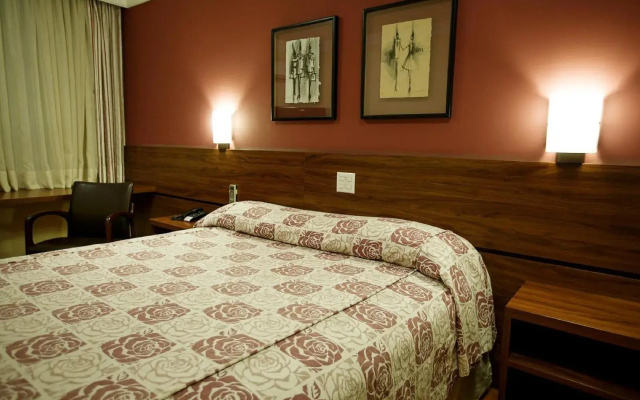 Eston Hotel