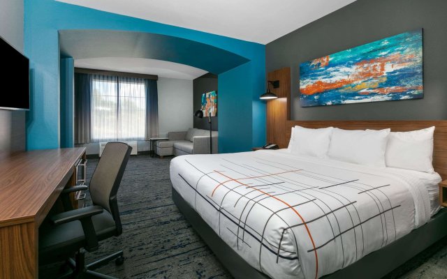 La Quinta Inn & Suites by Wyndham Jacksonville TX