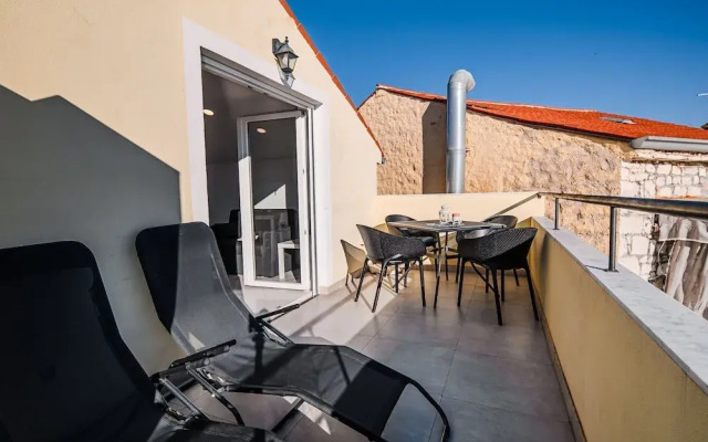 Sleek and Stylish Umag Apartments With Sea View