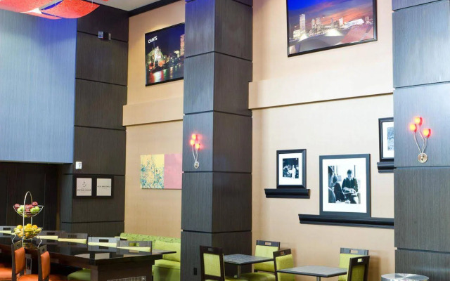 Hampton Inn & Suites Tulsa/Central