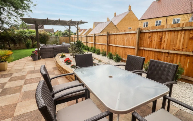17 Sands Close