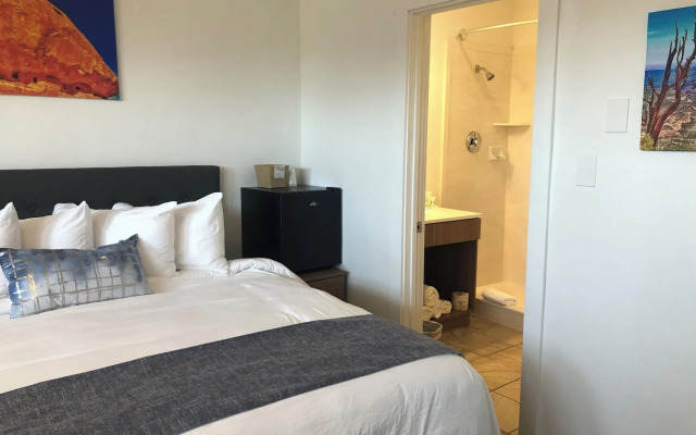 Blue Sage Inn & Suites