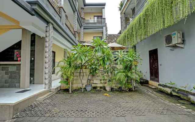 OYO 90155 Landuh Merta Residence