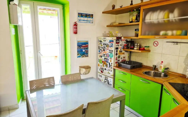 Croparadise Blue Hostel