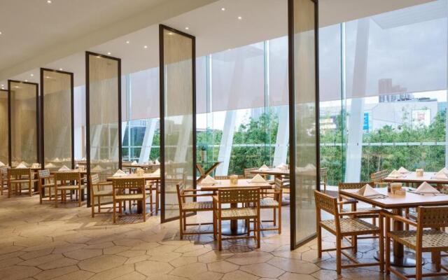 HUALUXE Ningbo Harbor City by IHG