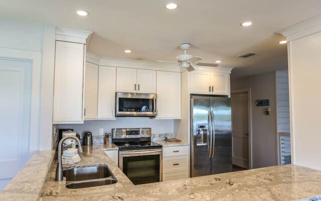 205 Bayview Ave. - M