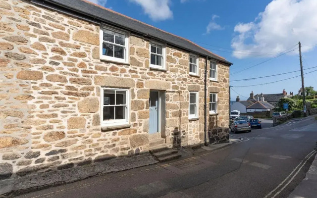 Seaview-2br-sleeps5-cottage-fastwifi-woodburner