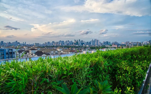 Newport Stay by Runway Manila & Attractions