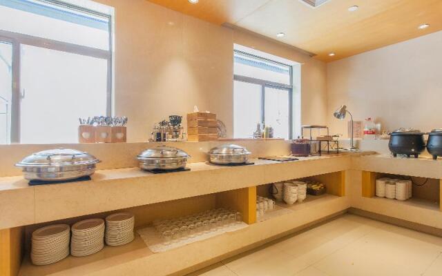 Ji Hotel (Wuhan Hankou Railway St. South Square)