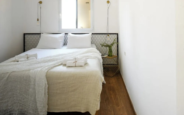 The Carmel House Apt hotel By Sea N Rent