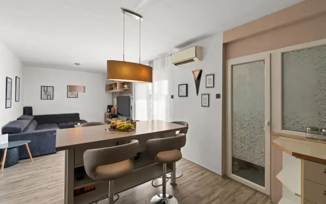 Premium Apartment With Patio