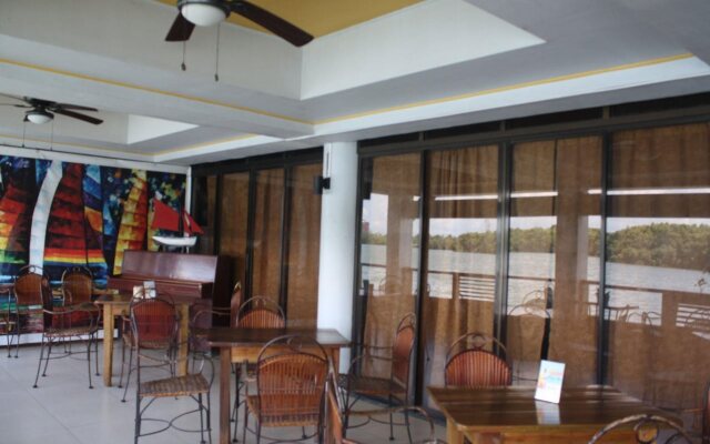 Regatta Residence Hotel