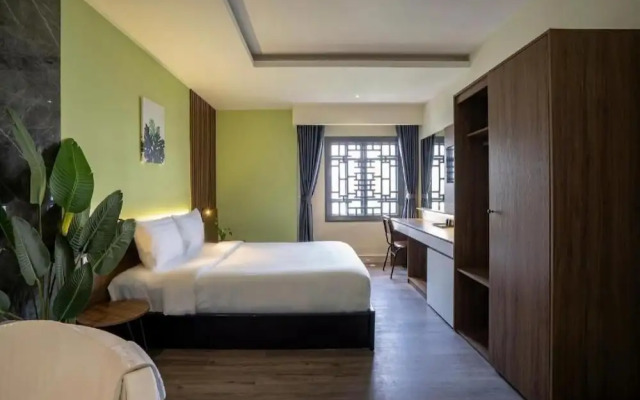 RedDoorz @ Phan Huy Ich Street