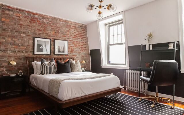 Domio Rittenhouse Square Charming 3BR Duplex + Deck