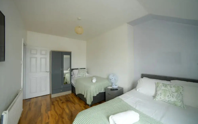 The Bells HOT TUB on Private Terrace Apartments
