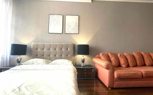 Куліша 41 Апартаменти в центрі біля ТЦ Форум