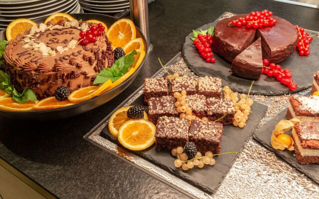 Holiday Inn — the niu, Franz Vienna